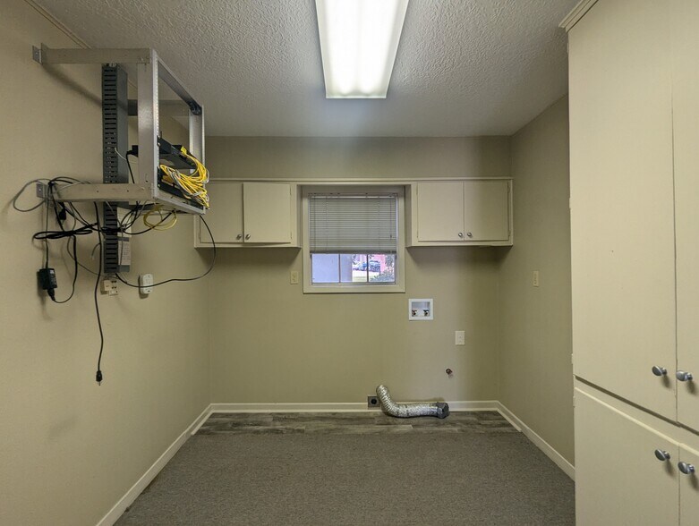 More Photos Of 3635 Eastex Fwy, Beaumont Office For Sale