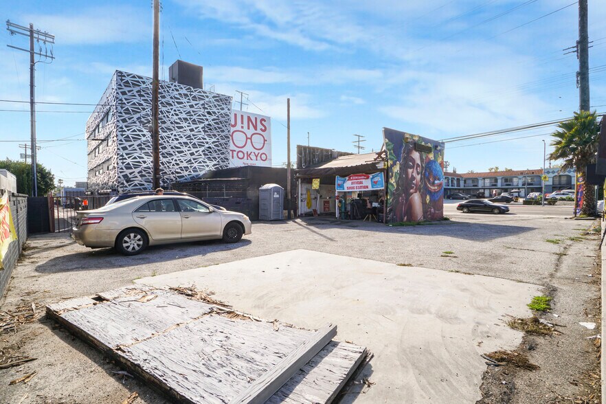 More Photos Of 2422 Lincoln Blvd, Venice Land For Sale