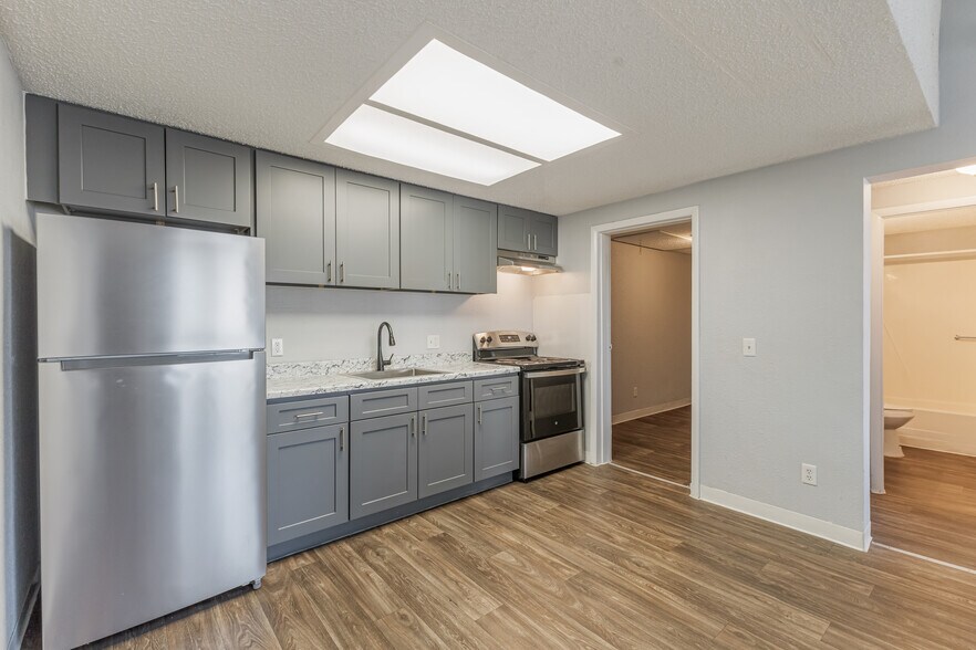 More Photos Of 33305 Ryan Dr, Leesburg Apartments For Sale