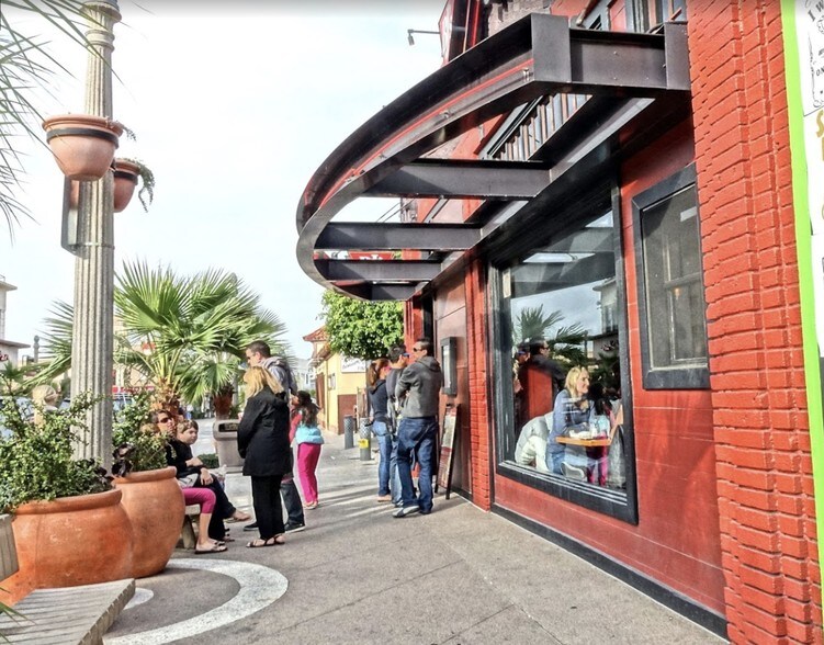 More Photos Of 106 Main St, Newport Beach Restaurant For Lease