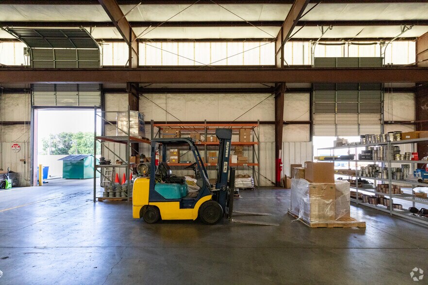 More Photos Of 5101-5111 Milwee St, Houston Warehouse For Lease