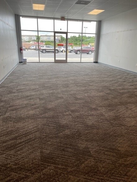 More Photos Of 44-78 Worchester Dr, Falling Waters Unknown For Lease