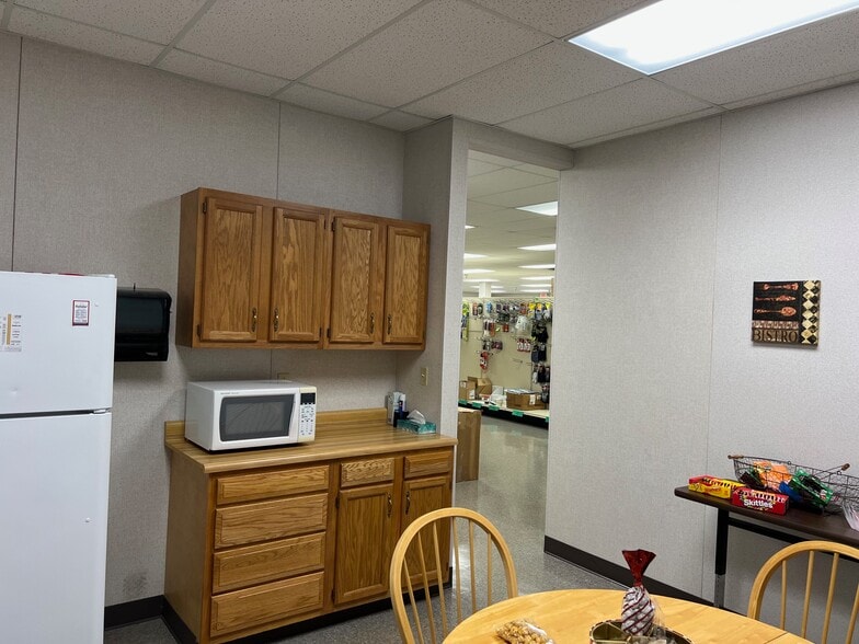 More Photos Of 1036-1062 Corporate Ln, Export Storefront Retail Office For Lease