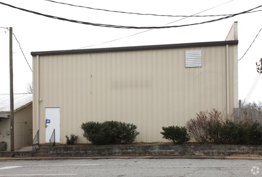 More Photos Of 1514-G Holbrook St, Greensboro Service For Lease