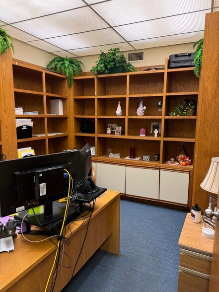 More Photos Of 1136-1138 Independence Ave, Marion Medical For Sale