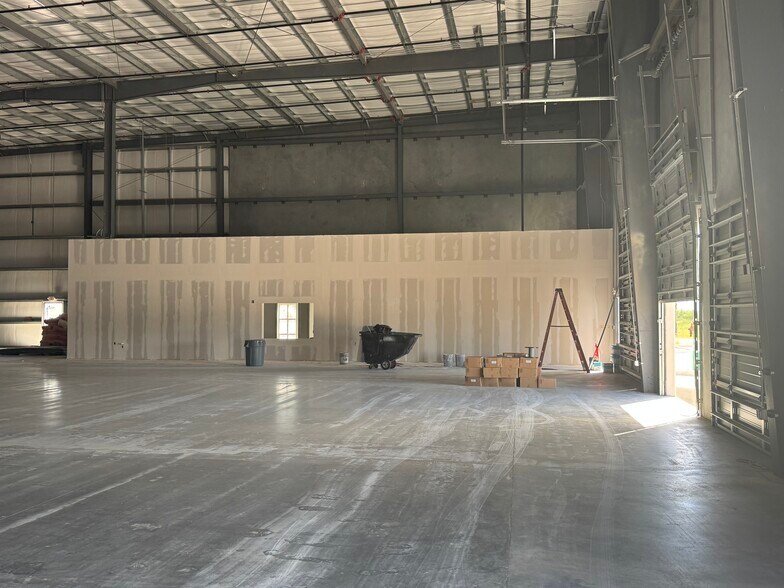 More Photos Of Industrial Circle @ G.B.I.C, Brownsville Warehouse For Lease