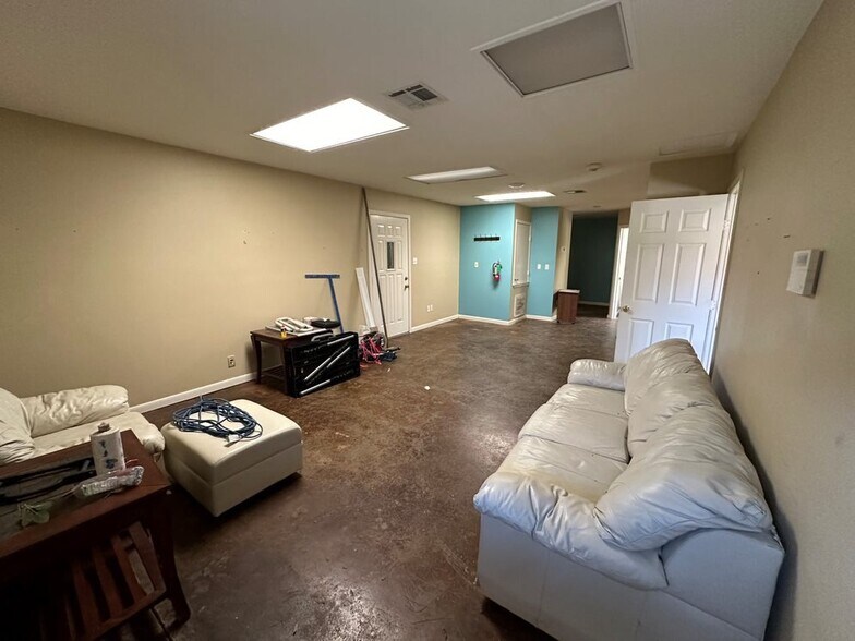 More Photos Of 19609 Wied Rd, Spring Office For Sale