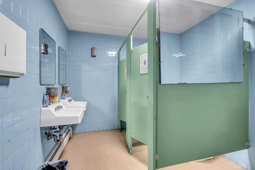 More Photos Of 2610 Bergenline Ave, Union City Health Club For Lease