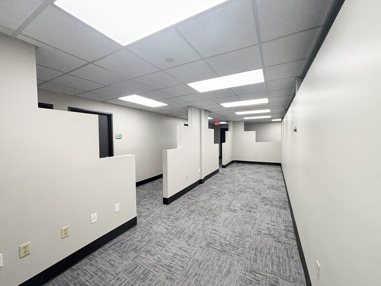 More Photos Of 3171 E Sunshine St, Springfield Office Residential For Lease