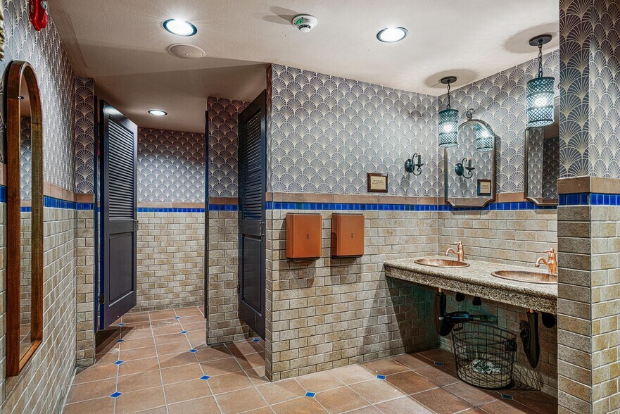 More Photos Of 369 N Palm Canyon Dr, Palm Springs Restaurant For Sale