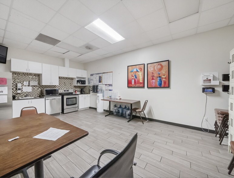 More Photos Of 8610 Martin Luther King Jr Blvd, Houston Medical For Sale