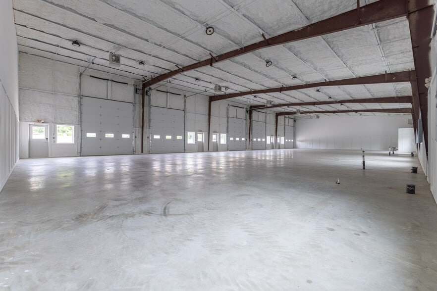 More Photos Of 8140 C F Hawn fwy, Dallas Light Distribution For Lease