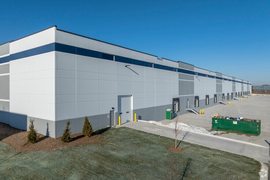 More Photos Of 851 Independence Blvd, Romeoville Warehouse For Lease