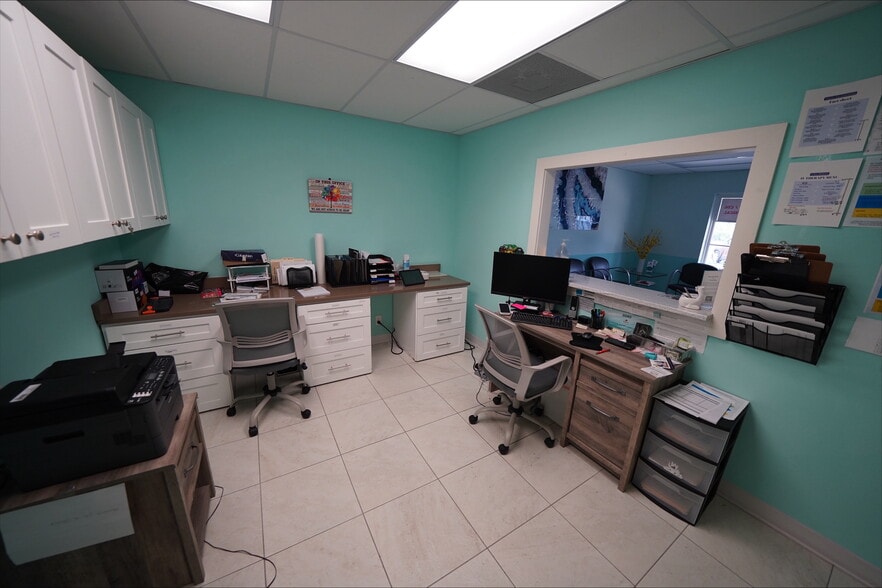 More Photos Of 3028-3040 E Commercial Blvd, Fort Lauderdale Storefront Retail Office For Lease