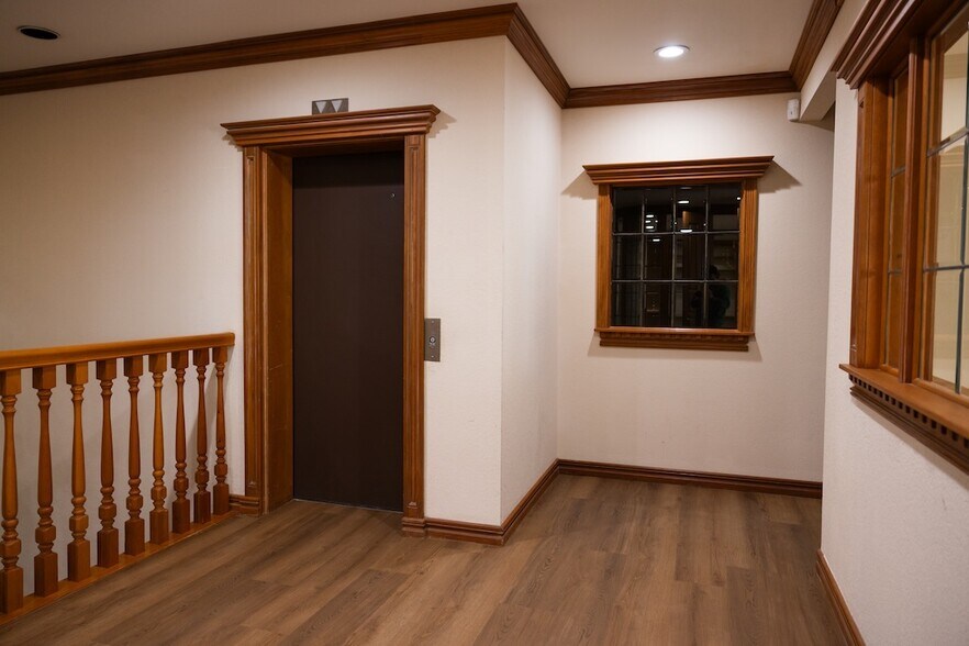 More Photos Of 10225 W Thunderbird Blvd, Sun City Medical For Sale