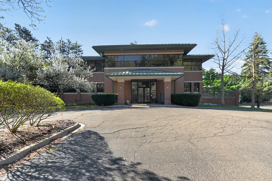 More Photos Of 8451 Boulder Ct, Commerce Township Office For Lease