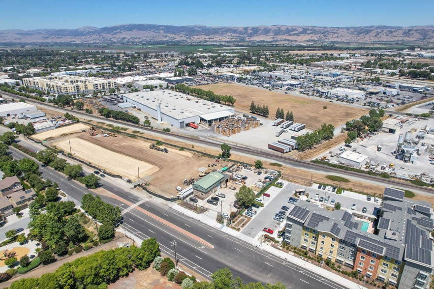 More Photos Of 6620 Monterey Rd, Gilroy Warehouse For Sale