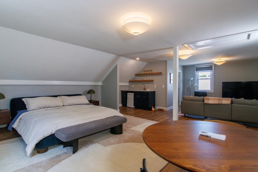 More Photos Of 114 High St, Wareham Office For Sale