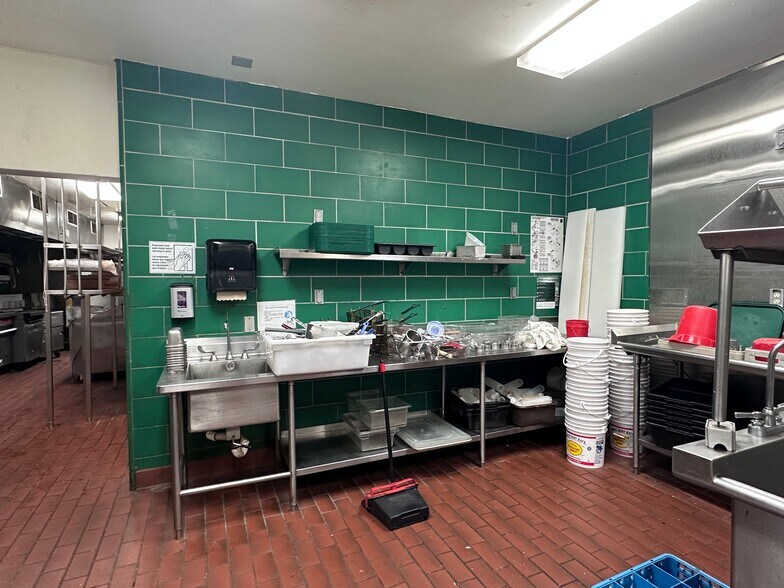 More Photos Of 423 S Union St, Traverse City General Retail For Sale