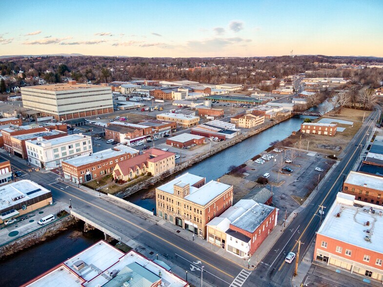 More Photos Of 110 N Washington Ave, Pulaski Flex For Sale