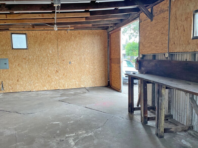 More Photos Of 21 Frances St, Santa Rosa Warehouse For Lease