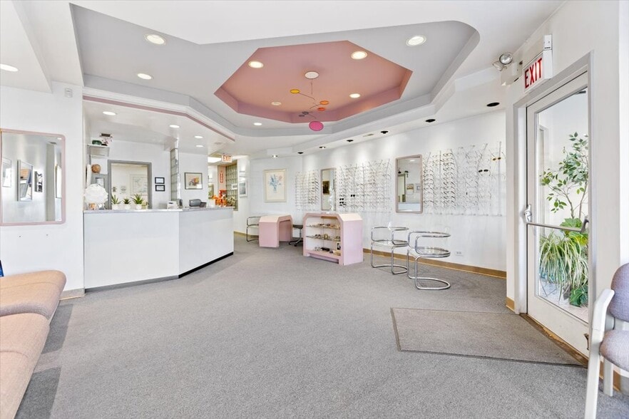 More Photos Of 2719 W Peterson Ave, Chicago Healthcare For Sale