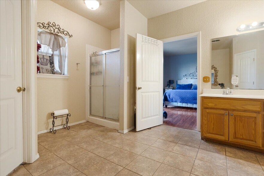 More Photos Of 1150 Platter Cutoff Rd, Calera Flex For Sale