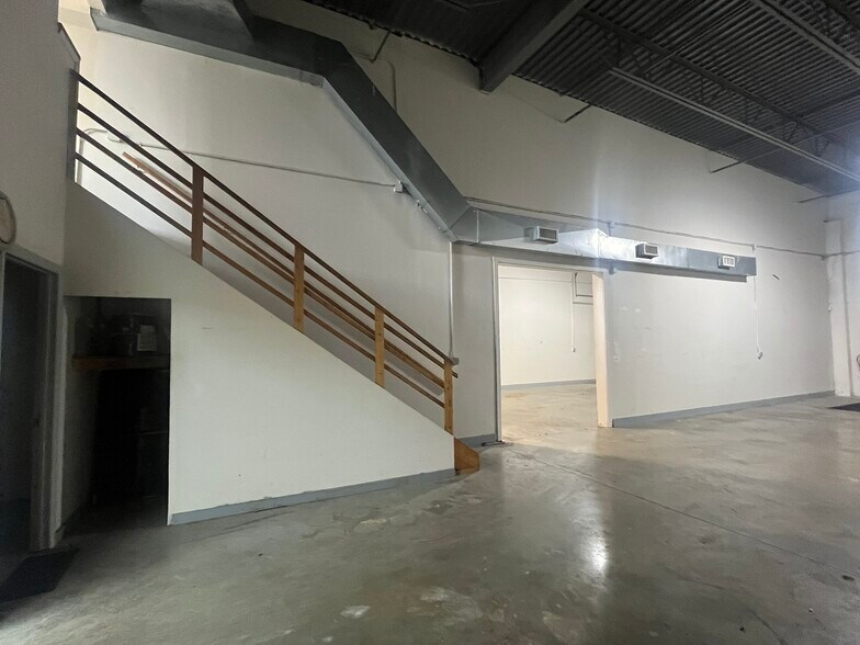 More Photos Of 324 2nd Street Pike, Southampton Light Distribution For Lease