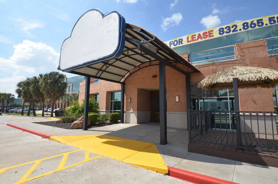 More Photos Of 7900 N Sam Houston Pky W, Houston Office For Lease
