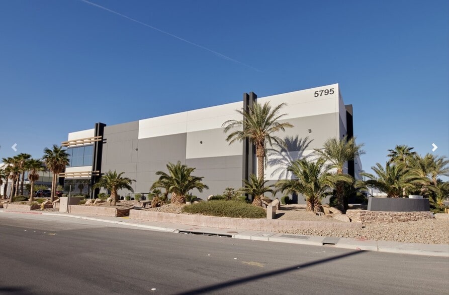 More Photos Of 5795 N Hollywood Blvd, Las Vegas Service For Sale
