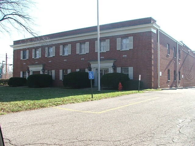 More Photos Of 730 Locust Ln, Louisville Office Residential For Lease