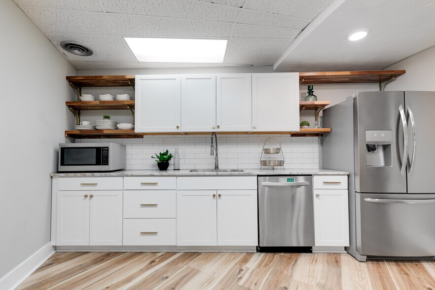 More Photos Of 2405 Westwood Ave, Richmond Office For Lease