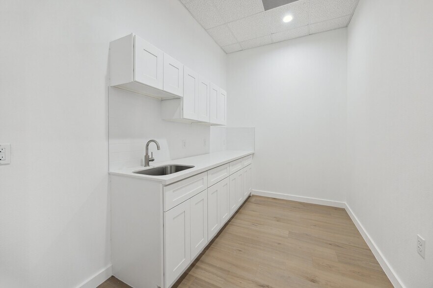 More Photos Of 26606-26622 Cook Field Rd, Katy Medical For Lease