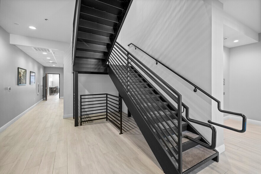 More Photos Of 351 W Southlake Blvd, Southlake Medical For Sale