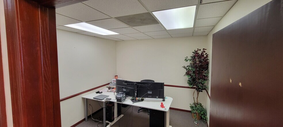 More Photos Of 887 S Orem Blvd, Orem Office For Sale