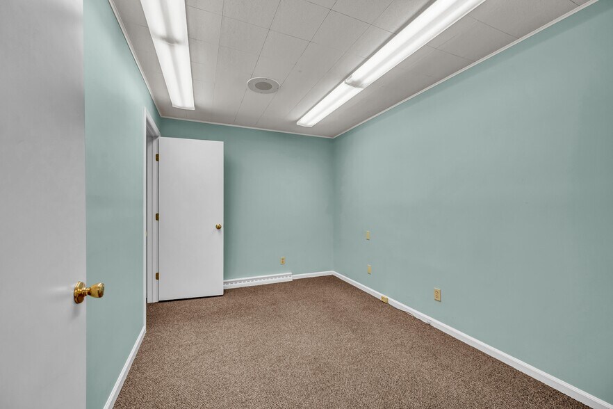 More Photos Of 172 Mount Pleasant Rd, Newtown Medical For Lease