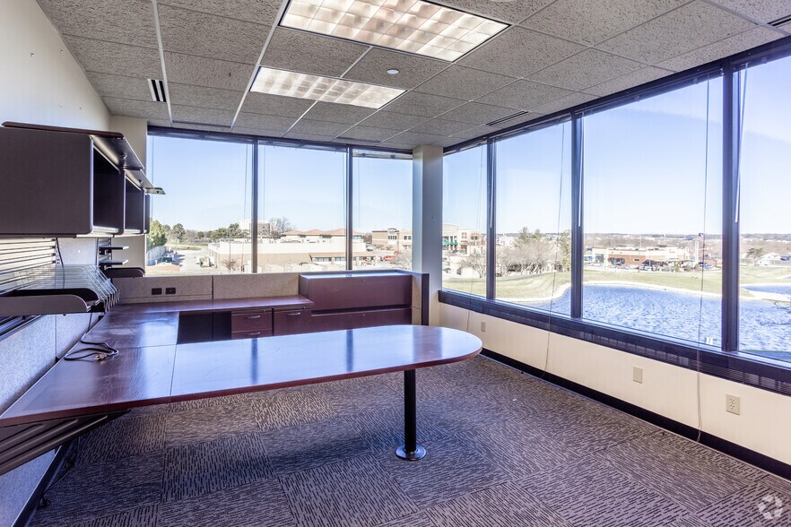 More Photos Of 4445 Corporate Dr, West Des Moines Medical For Lease