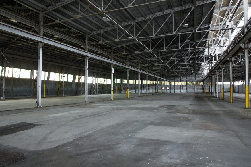 More Photos Of 205 S Mission Rd, Los Angeles Warehouse For Lease