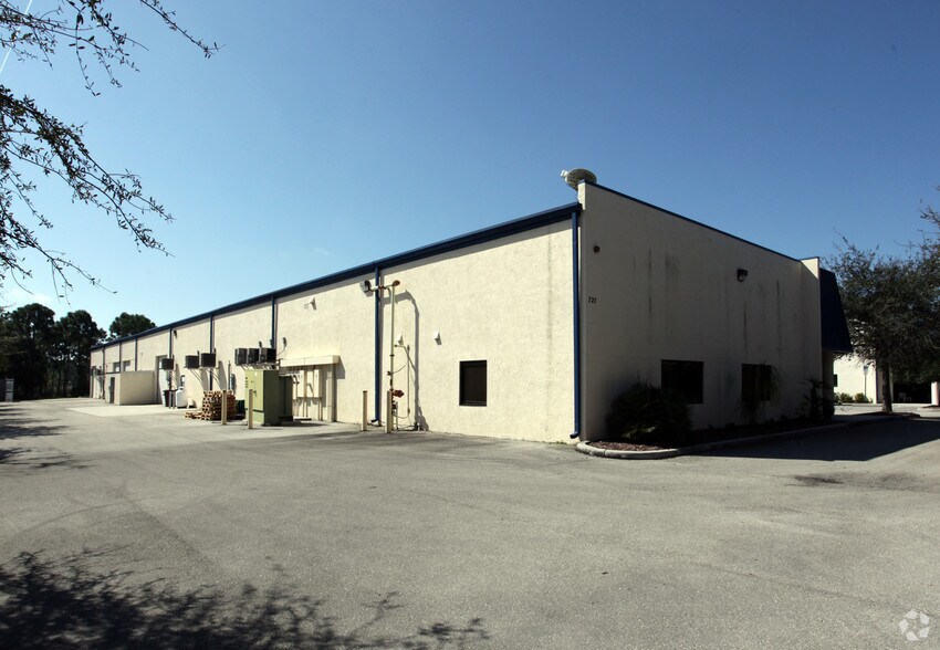 More Photos Of 723 Commerce Dr, Venice Unknown For Lease