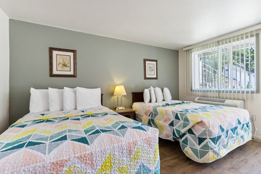 More Photos Of 910 River Rd, Wisconsin Dells Hotel For Sale