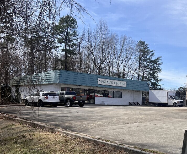 Primary Photo Of 3001 Pinecroft Rd, Greensboro General Retail For Sale