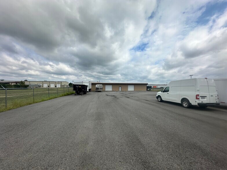 More Photos Of 980 Runway Dr, Conway Warehouse For Sale