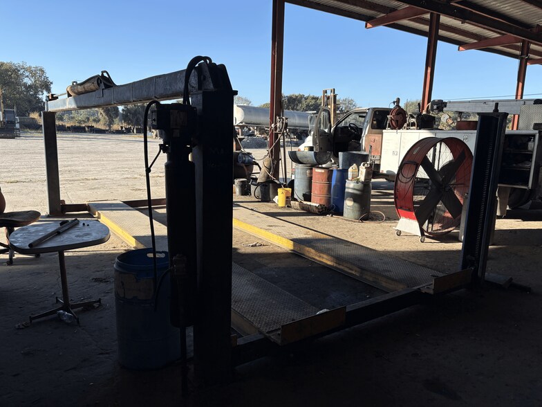 More Photos Of 211 N 9th St, Immokalee Contractor Storage Yard For Sale