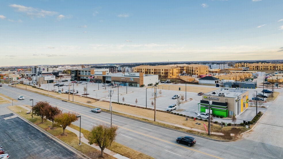 More Photos Of 12708 NW 10th St, Yukon Restaurant For Lease