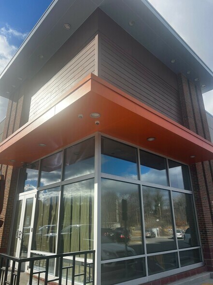 More Photos Of 2331 Franklin Rd SW, Roanoke Storefront Retail Office For Lease