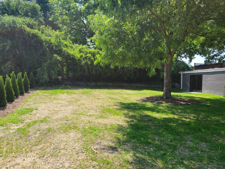 More Photos Of 12-16 S Pine St, Wendell General Retail For Sale