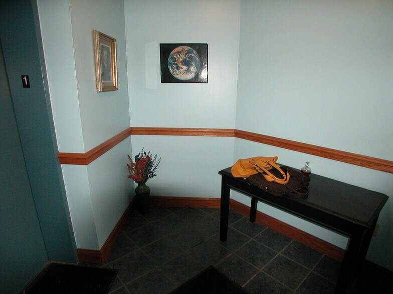 More Photos Of 118 Adams St, Fairmont Medical For Lease