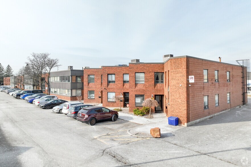 Primary Photo Of 400 Esna Park Dr, Markham Warehouse For Lease