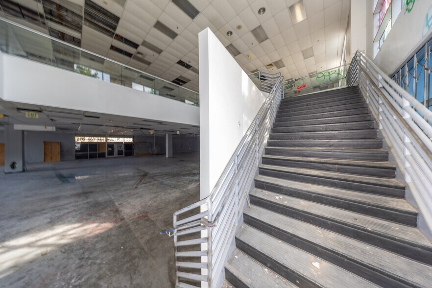 More Photos Of 6054 Pacific Blvd, Huntington Park Freestanding For Lease