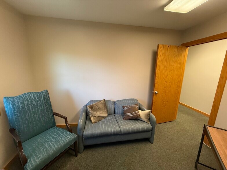 More Photos Of 8287-8289 Loop Rd, Baldwinsville Office For Lease
